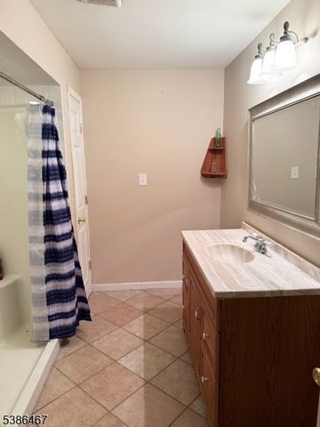 15 Opdyke Rd, Kingwood Twp., NJ 08825