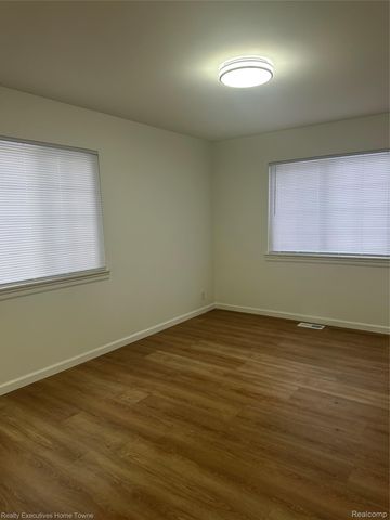 39477 Van Dyke Avenue, Sterling Heights, MI 48313