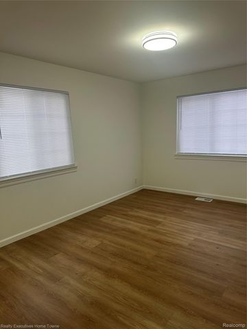 39477 Van Dyke Avenue, Sterling Heights, MI 48313