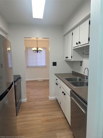 39477 Van Dyke Avenue, Sterling Heights, MI 48313