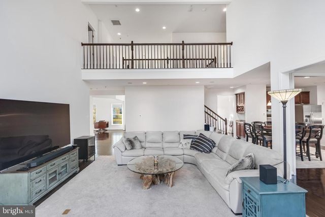 6812 OSBORNE HILL DR, Upper Marlboro, MD 20772