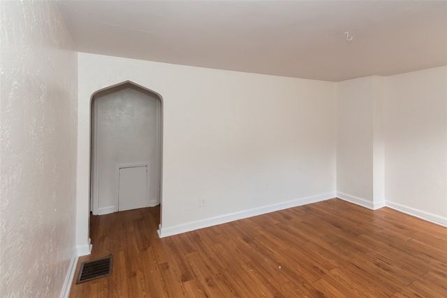 230 Maytide St 230, Carrick, PA 15227