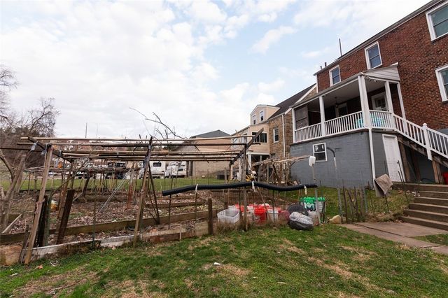 230 Maytide St 230, Carrick, PA 15227