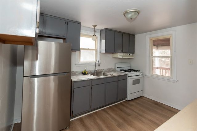 230 Maytide St 230, Carrick, PA 15227