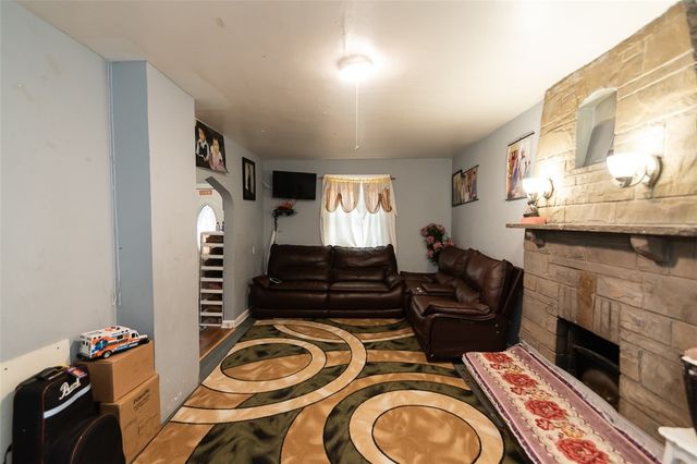 230 Maytide St 230, Carrick, PA 15227