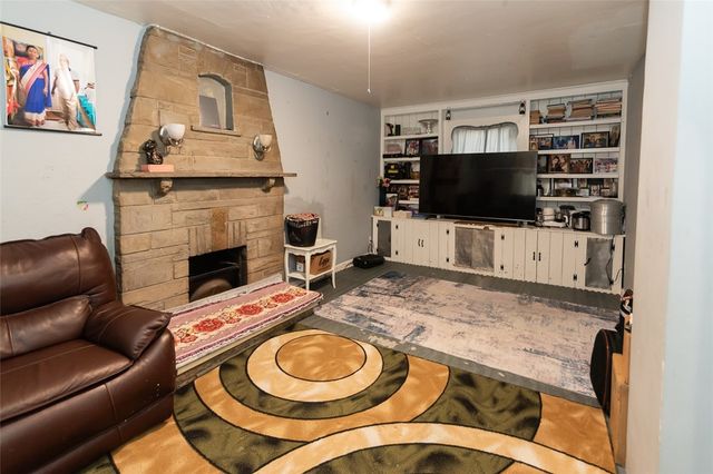 230 Maytide St 230, Carrick, PA 15227