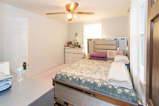 230 Maytide St 230, Carrick, PA 15227