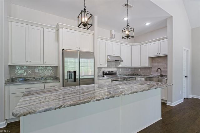 19 Grove AVE, Suffolk, VA 23434