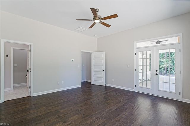 19 Grove AVE, Suffolk, VA 23434