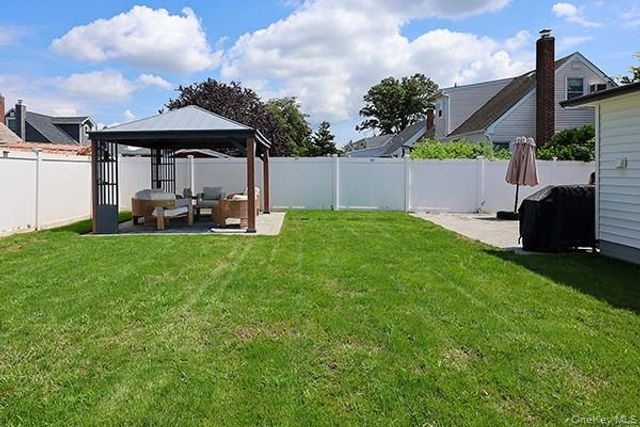 269 N Suffolk Avenue, Massapequa, NY 11758