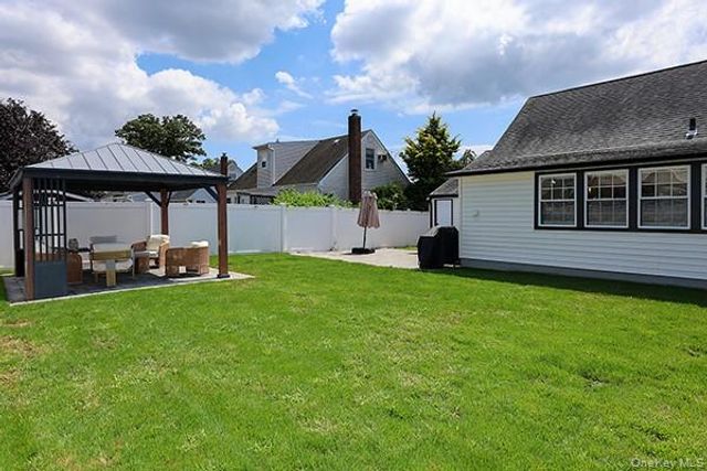 269 N Suffolk Avenue, Massapequa, NY 11758