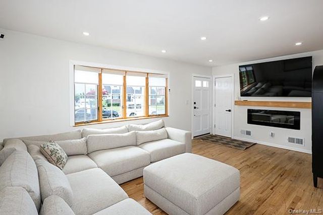 269 N Suffolk Avenue, Massapequa, NY 11758
