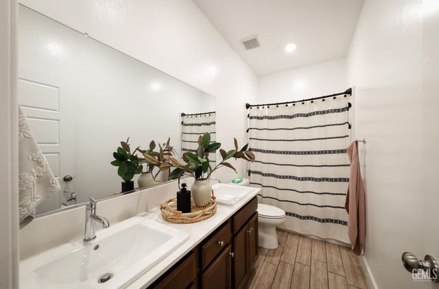 9208 Willow Terrace Drive, Shafter, CA 93263