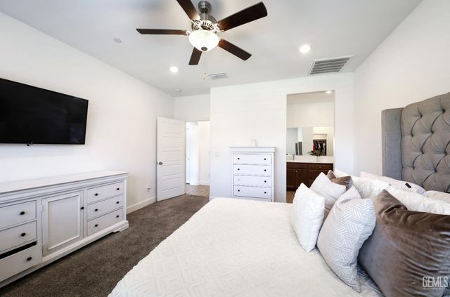 9208 Willow Terrace Drive, Shafter, CA 93263