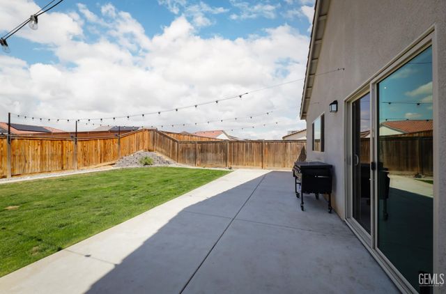 9208 Willow Terrace Drive, Shafter, CA 93263