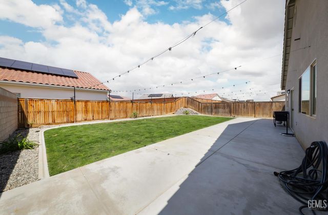 9208 Willow Terrace Drive, Shafter, CA 93263