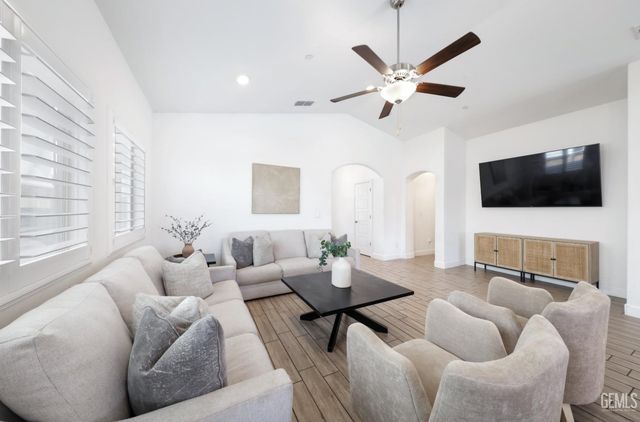 9208 Willow Terrace Drive, Shafter, CA 93263