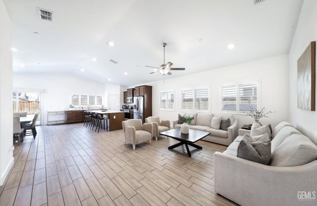 9208 Willow Terrace Drive, Shafter, CA 93263