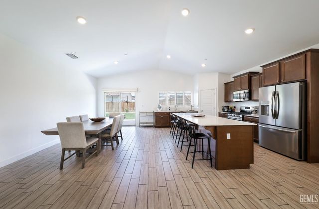 9208 Willow Terrace Drive, Shafter, CA 93263