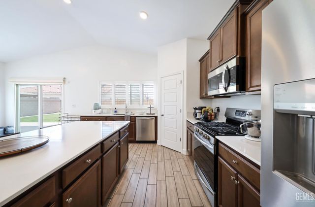 9208 Willow Terrace Drive, Shafter, CA 93263