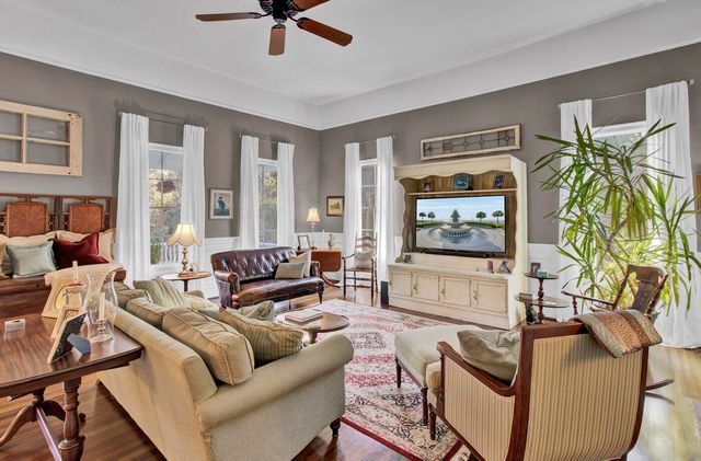 517 W Carolina Avenue, Summerville, SC 29483