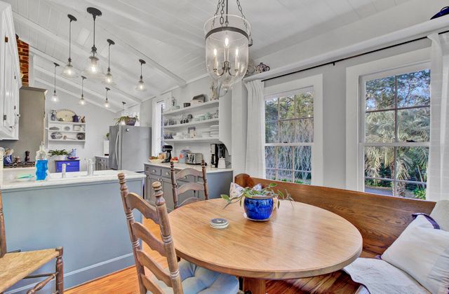 517 W Carolina Avenue, Summerville, SC 29483