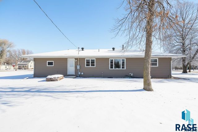 609 S Main St Street, Lennox, SD 57039