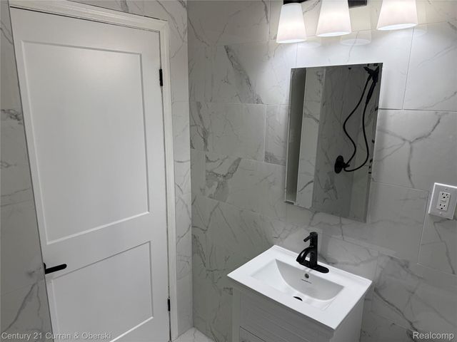 7639 Ternes Street, Dearborn, MI 48126