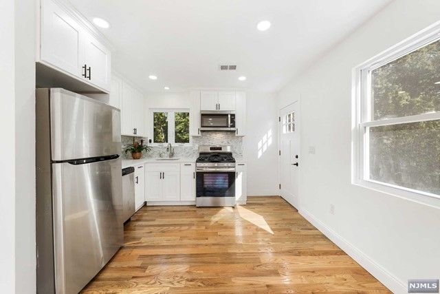 48 Garwood CT E, Garfield, NJ 07026