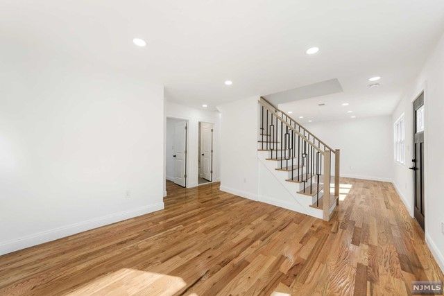 48 Garwood CT E, Garfield, NJ 07026