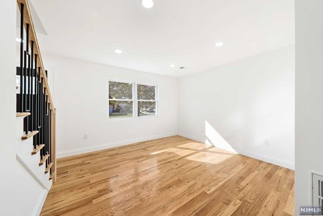 48 Garwood CT E, Garfield, NJ 07026