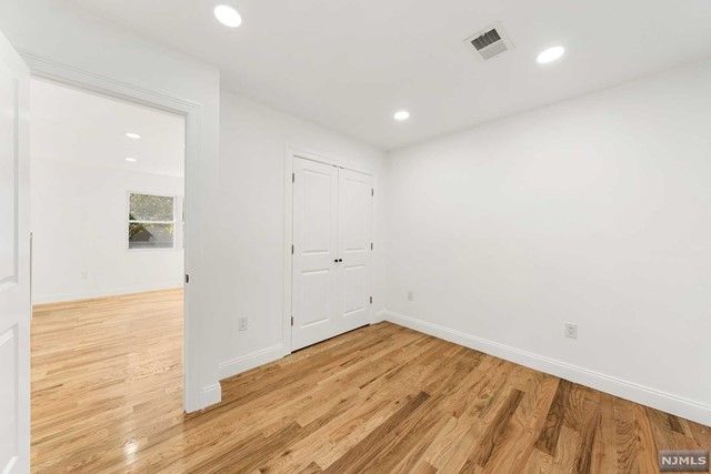 48 Garwood CT E, Garfield, NJ 07026