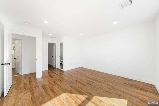 48 Garwood CT E, Garfield, NJ 07026