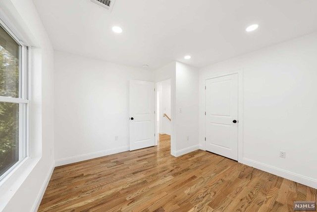 48 Garwood CT E, Garfield, NJ 07026