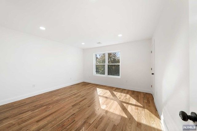 48 Garwood CT E, Garfield, NJ 07026