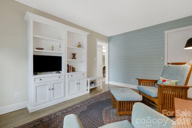 403 Crowfields Drive, Asheville, NC 28803
