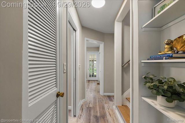 1544 Hampton Road, Grosse Pointe Woods, MI 48236