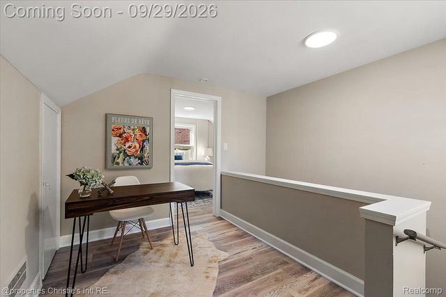 1544 Hampton Road, Grosse Pointe Woods, MI 48236