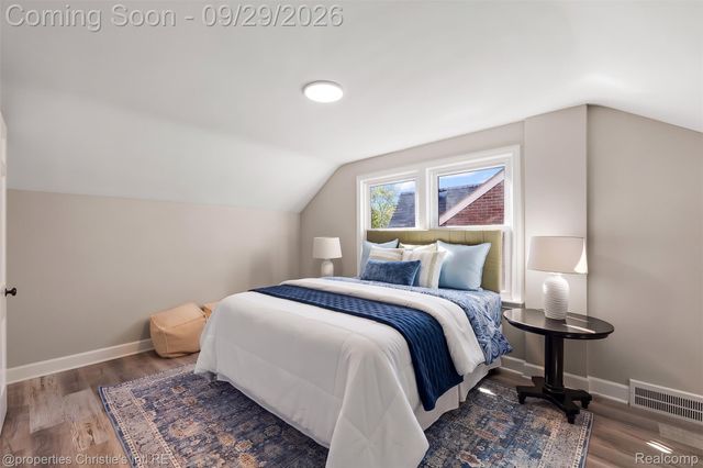 1544 Hampton Road, Grosse Pointe Woods, MI 48236
