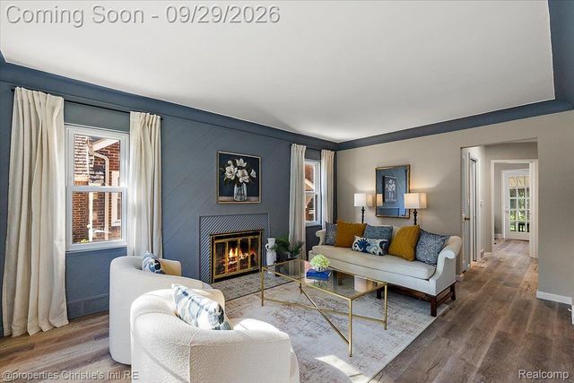 1544 Hampton Road, Grosse Pointe Woods, MI 48236