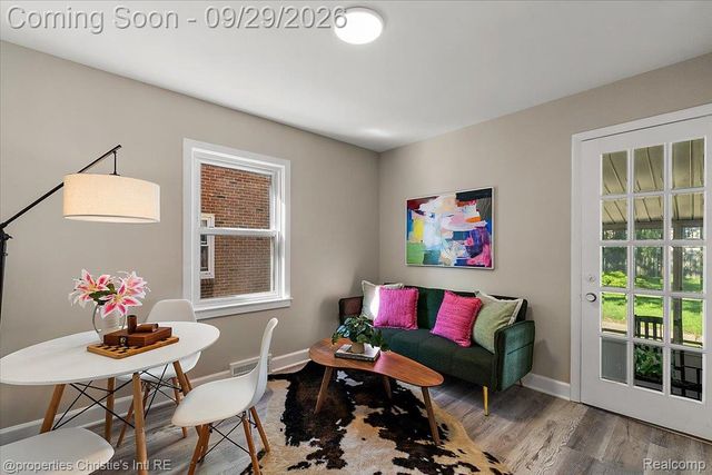 1544 Hampton Road, Grosse Pointe Woods, MI 48236