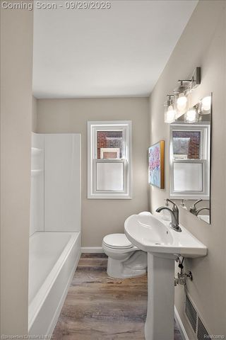1544 Hampton Road, Grosse Pointe Woods, MI 48236