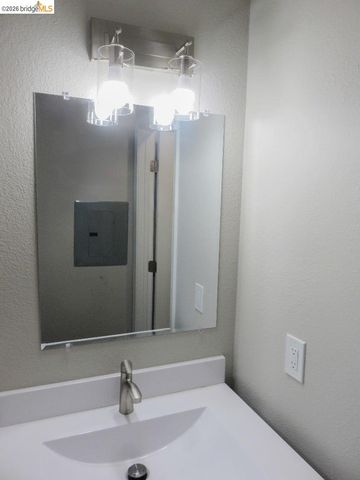 325 Valle Vista Ave 117, Hayward, CA 94544