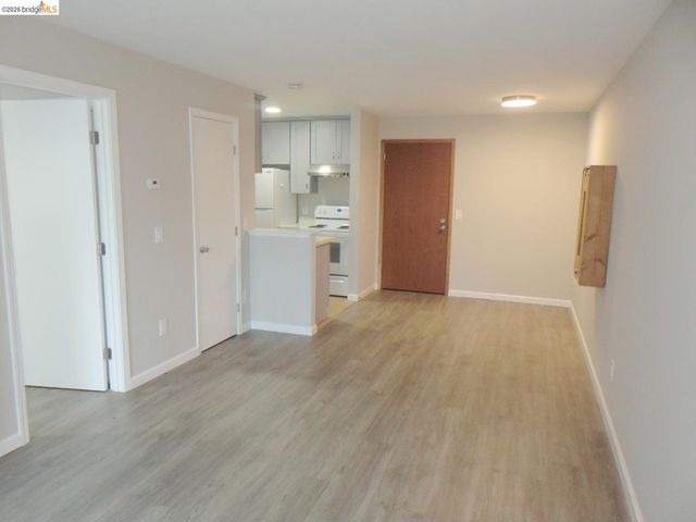 325 Valle Vista Ave 117, Hayward, CA 94544