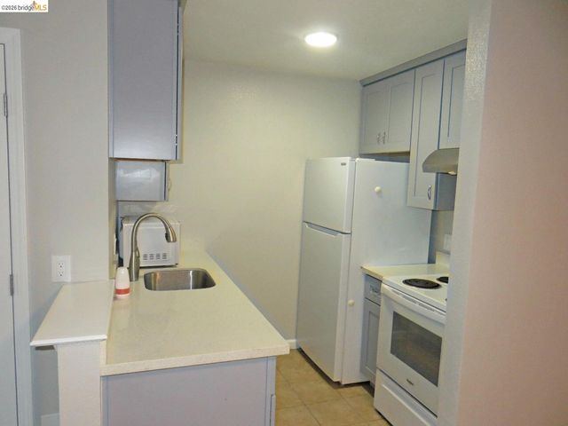 325 Valle Vista Ave 117, Hayward, CA 94544