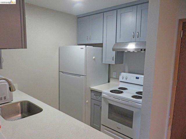 325 Valle Vista Ave 117, Hayward, CA 94544