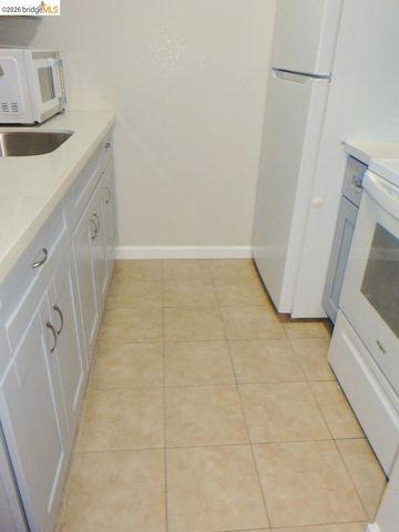 325 Valle Vista Ave 117, Hayward, CA 94544