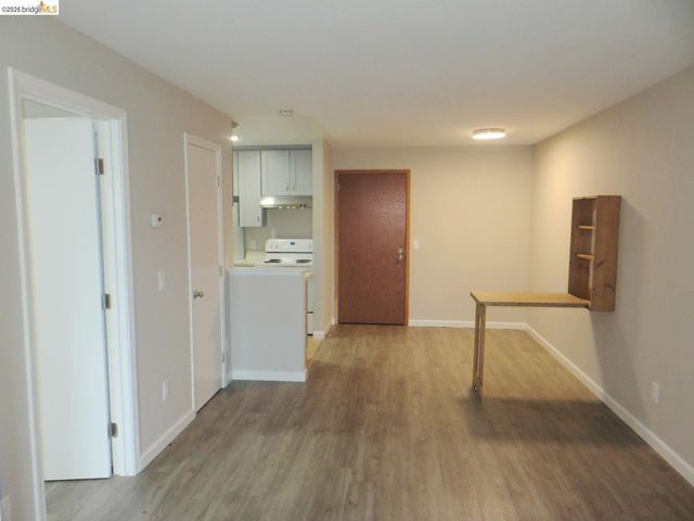 325 Valle Vista Ave 117, Hayward, CA 94544