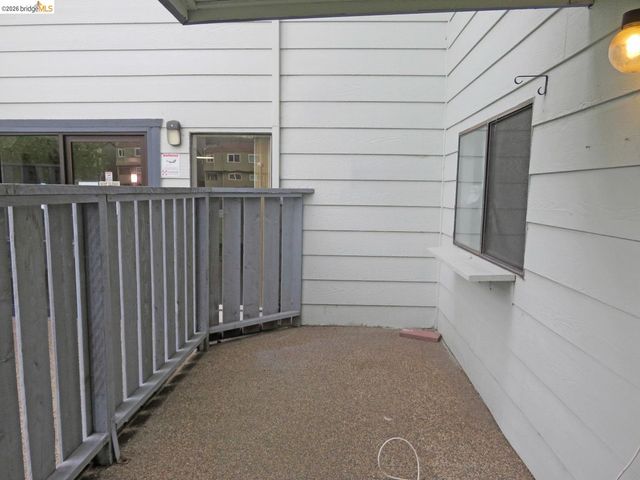 325 Valle Vista Ave 117, Hayward, CA 94544