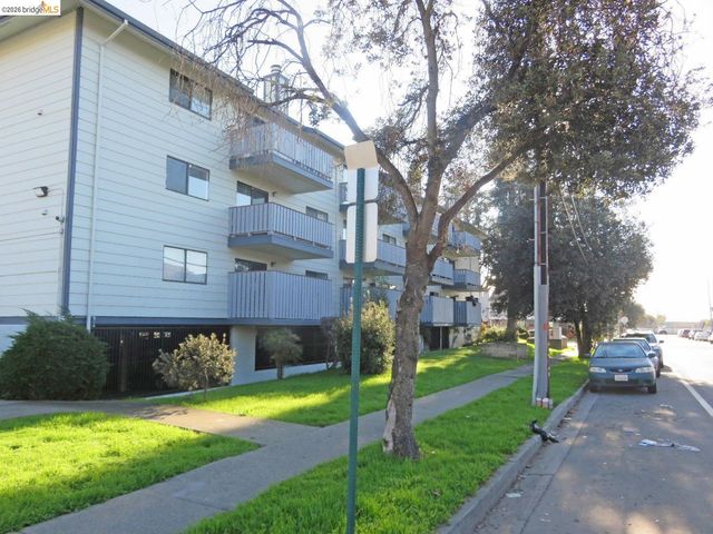 325 Valle Vista Ave 117, Hayward, CA 94544